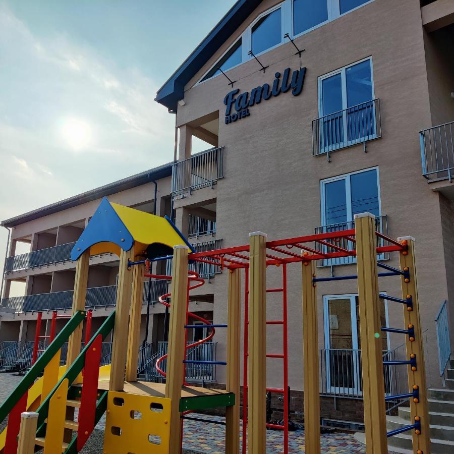 Family Hotel 格里比夫卡 外观 照片
