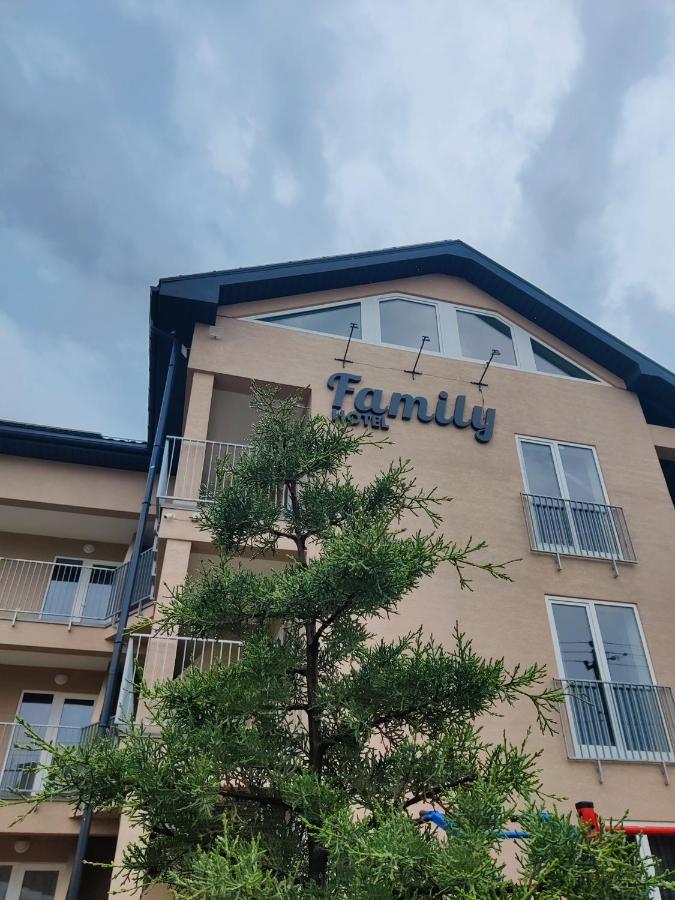 Family Hotel 格里比夫卡 外观 照片
